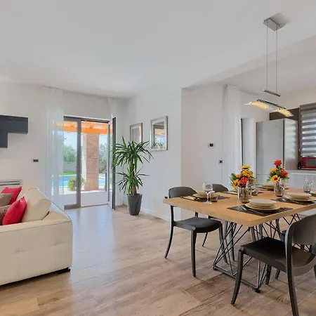 Villa Flora Abrega Nyaraló