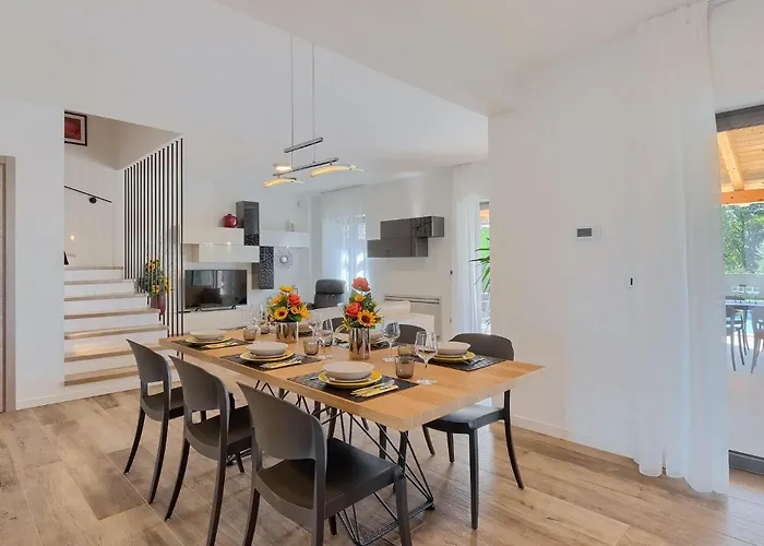 Villa Flora Abrega *