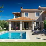 Villa Flora Abrega 別荘
