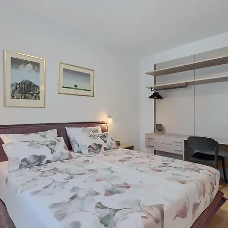 Villa Flora Abrega 펜션