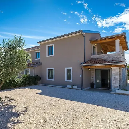 Villa Flora Abrega *