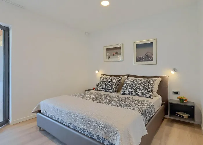 Villa Flora Abrega * Πόρετς