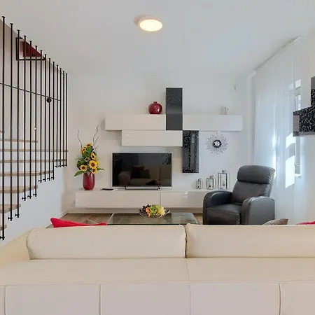 Villa Flora Abrega *