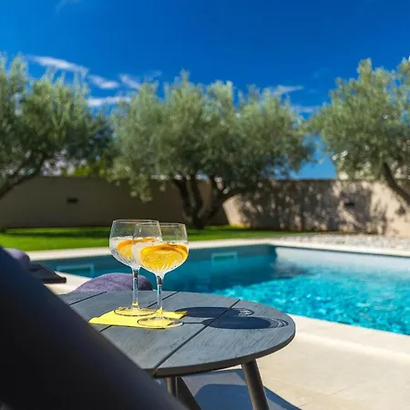 Dom wakacyjny Villa Flora Abrega *